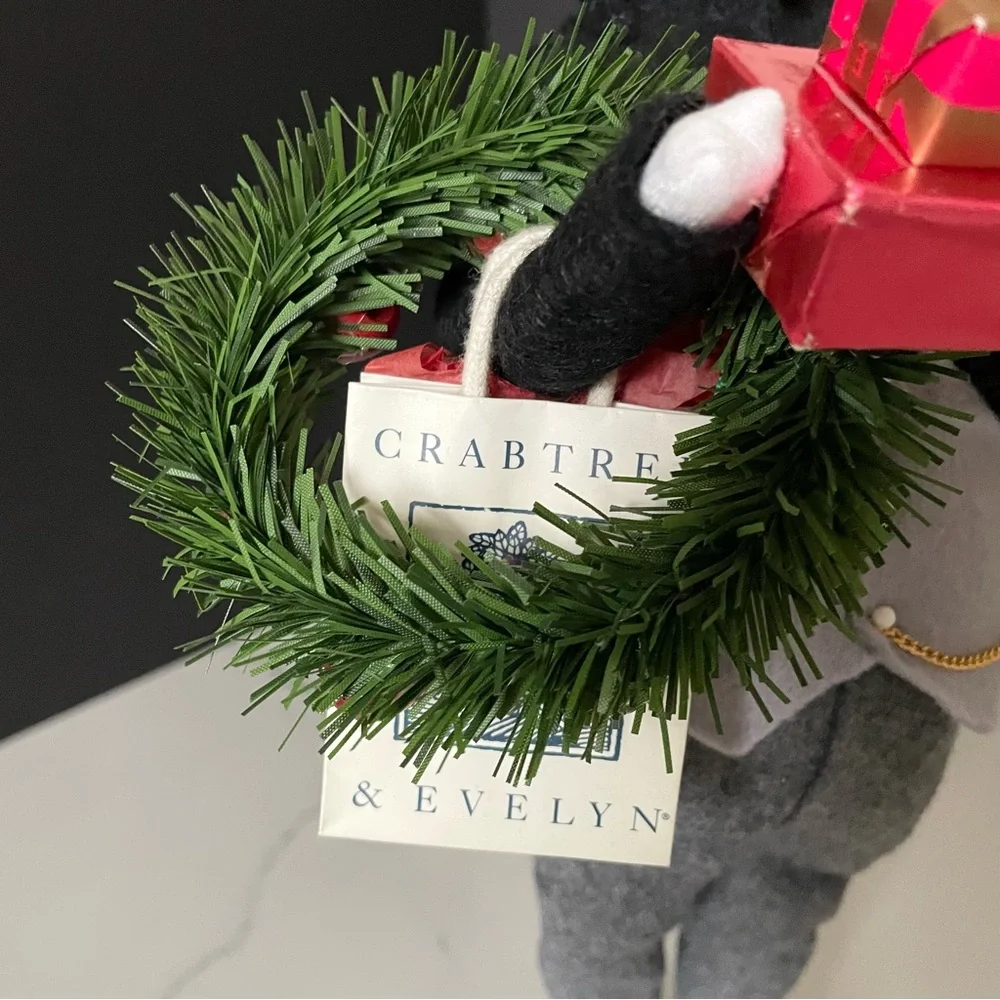 Holiday Shopper Man - Crabtree & Evelyn Caroler - Byer's Choice